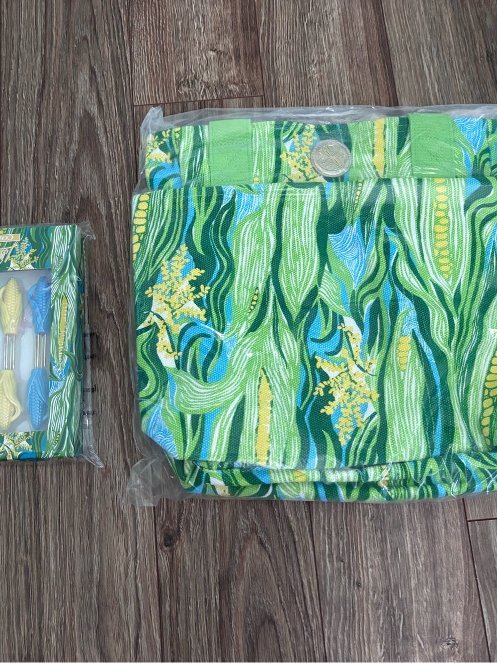 Lilly Pulitzer farmers market tote with corn holder set
